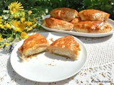 Feuilletés au fromage frais avec de la pâte filo maison (Placinte impaturite cu branza)