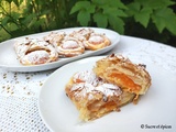 Feuilletés aux abricots à la crème pâtissière - Recette en vidéo