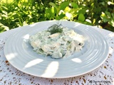 Salade de concombre au yaourt et à l'aneth - Recette en vidéo
