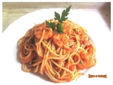 Spaghetti aux crevettes en sauce tomates