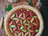 Tarte rhubarbe fraise et poudre d’amande