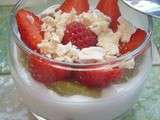 Verrine de yaourt, rhubarbe,fraises et meringue - teafolie