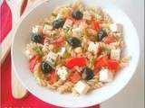 Salade de pates, tomates, olives, feta et basilic