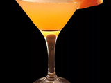 Coupe de champagne au jus de fruit. Une recette de cocktail avec angostura et pamplemousse