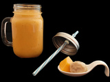 Smoothie mangue, banane et orange. Une recette de boisson estivale et tropicale