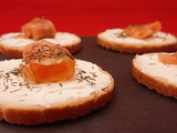 Toast saumon fromage frais (Boursin, St Môret, Kiri). Une recette de canapés pour l’apéro