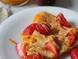 Crêpes gourmandes : fraises, coulis mangue-passion et chocolat blond