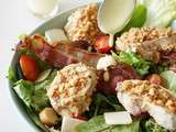 Salade César, poulet croustillant aux cacahuètes