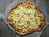 Pizza mozzarella, gorgonzola et poire