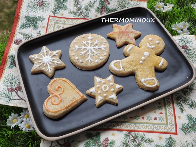 Sablés de Noël décorés au glaçage - CuisineThermomix - Recettes spéciales  Thermomix, Recipe