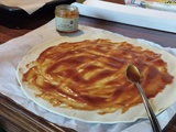 Tarte aux pommes avec un fond de caramel au beurre salé