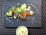 Assiette estivale de duo de saumon fumé / concombre à la mayonnaise maison au wasabi