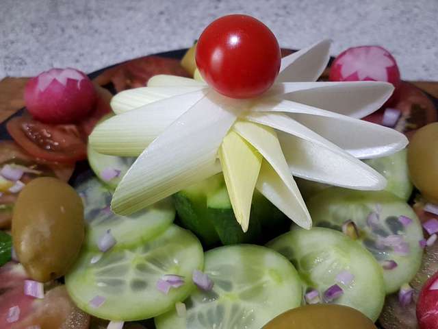 Découpe de melon en étoile pour composition de joli plateau de fruits 