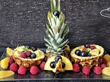 Découpe originale d'ananas pour plateau festif de fruits 