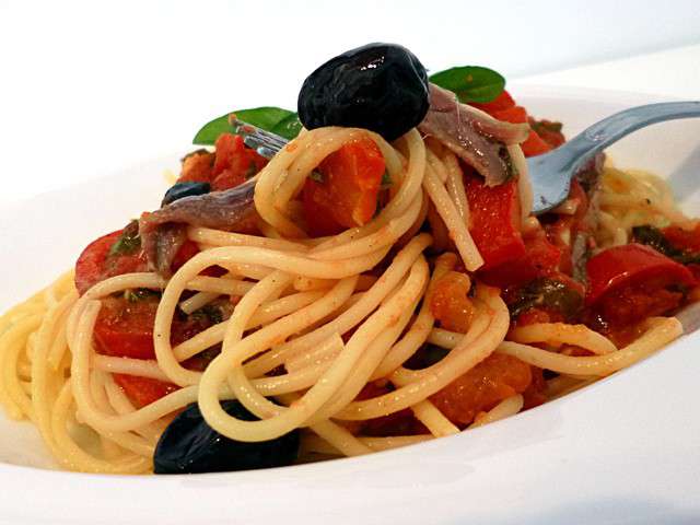 Résultat de recherche d'images pour "spaghetti anchois"