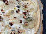 Pizza poire, gorgonzola & noisettes