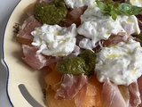 Salade melon, jambon, stracciatella & pesto