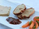 Foie gras de canard mi-cuit, chutney d'abricots , salade d'abricots au basilic et son pain toasté aux figues