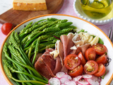Salade asperges des bois, jambon et parmesan