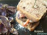 Burger de luxe : pain au noix, oignon et parmesan