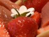 Tarte fraise rhubarbe amande de Claire Heitzler