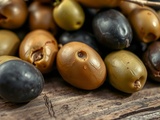 Peut-on manger les olives piquées par la mouche : tout savoir sur ces petites imperfections