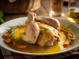 Poulet au vin jaune : secrets et astuces pour une recette traditionnelle réussie