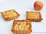Cinq petites tartes carrées aux pommes
