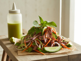 Salade Thaï au Bœuf : Recette épicée & savoureuse