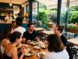 Yaya Lille : restaurant grec festif par Juan Arbelaez