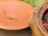 Mijoté de légumes d'été aux herbes, au piment et à la sauce poisson