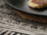 Mini-pancakes aux pignons de pin, coulis de pêche au miel