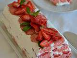 Charlotte aux fraises de Plougastel et biscuits roses de Reims