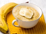 Banana mug cake au beurre de cacahuète