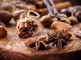 Épices de Noël : pourquoi leurs arômes symbolisent les fêtes depuis des siècles