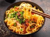 Ramyeon carbonara : la recette coréenne qui fait fondre tout le monde