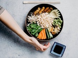 Sauce poke bowl healthy : quelles options sans sucre ajouté ni excès de sel