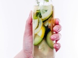 Tendances boissons estivales : détox water vs smoothies, comment choisir