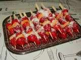 Brochettes de fraises-mangue au sirop de grenadine