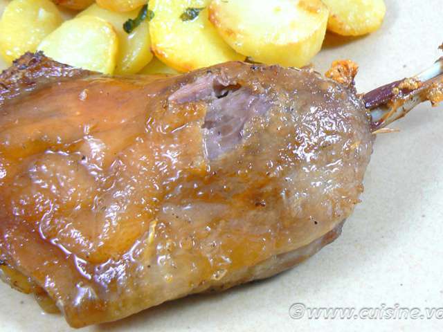 Cuisses De Canard Confites, Pommes De Terre Salardaises - Envie De Bien  Manger