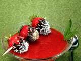 Soupe de fraises et sa brochette de fraises déguisées