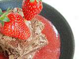Brownie chocolat et coulis de fraises