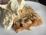 Crumble aux pommes et glace vanille
