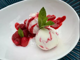 Glace yaourt marbre framboises
