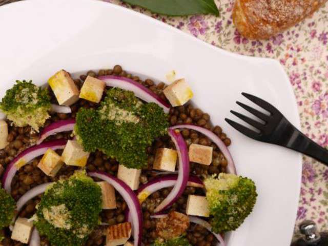 Salade de lentilles au tofu fumé facile et rapide : découvrez les recettes  de Cuisine Actuelle