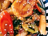 Tteokbokki au poulet et légumes sauce épicée