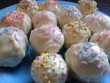 Boules cake pops madeleines-fraise-choco blanc