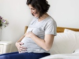 Savoir si on est enceinte en touchant son ventre : quelle est l’astuce