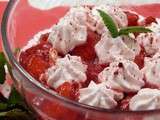 Verrines de fraises de Carros et crème légère de mascarpone à la rose