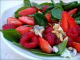 Salade de printemps pousses d’ÉPINARDS fraises et framboises